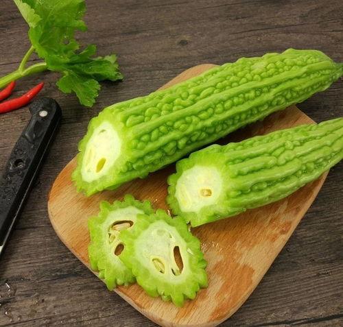 江一绾吃瓜